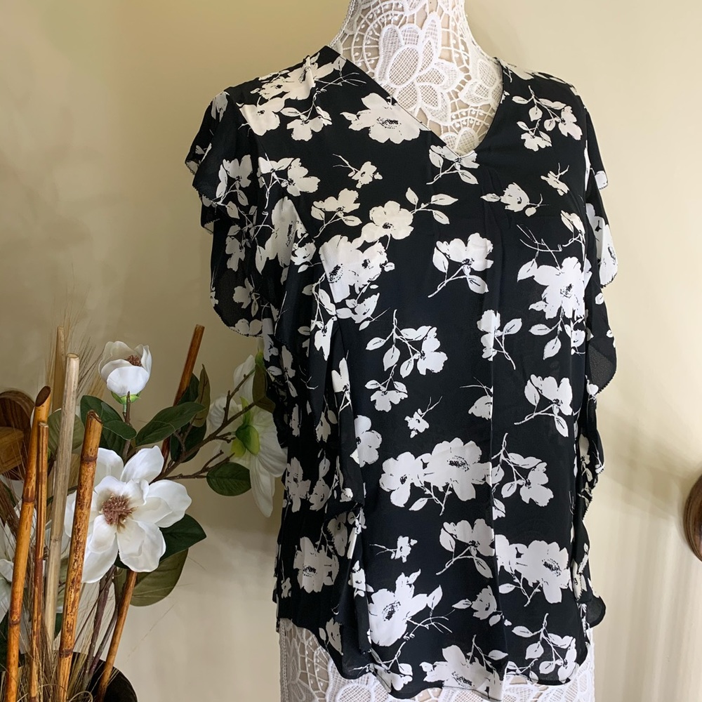 Lauren Ralph Lauren woman’s floral ruffle top